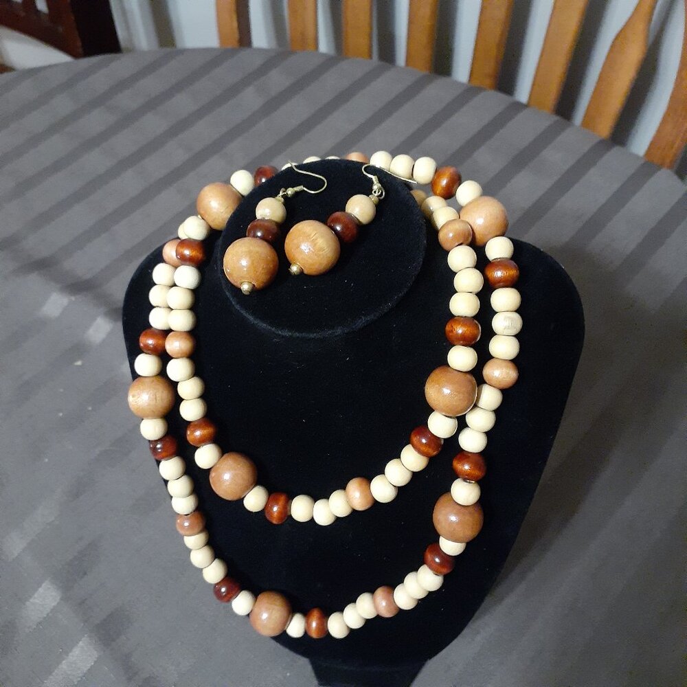 Celebrity NY early 60's wooden necklace and earrings set